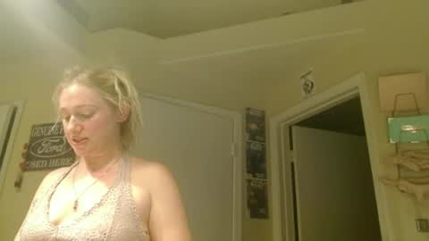 Snapshot of braindeadbetty chatting on 06.20.26 i am a naughty jedi knight online show from 06.20.26