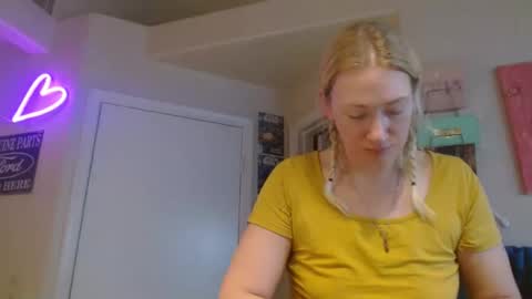 Snapshot of braindeadbetty chatting on 07.06.26 i am a naughty jedi knight online show from 07.06.26
