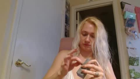 Snapshot of braindeadbetty chatting on 07.27.26 i am a naughty jedi knight online show from 07.27.26