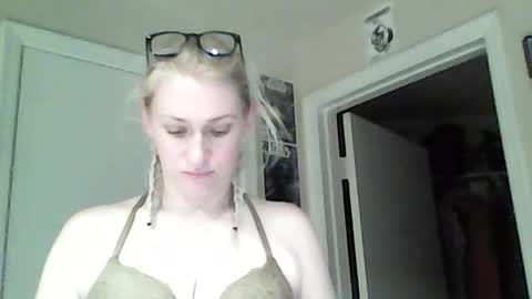 Snapshot of braindeadbetty chatting on 07.28.26 i am a naughty jedi knight online show from 07.28.26