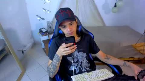 Snapshot of brand_hades chatting on 04.19.26 B R A N D online show from 04.19.26
