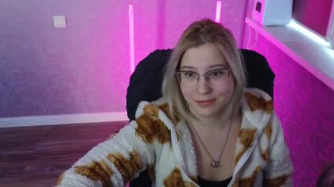 Snapshot of brandy__stars chatting on 02.05.25 Belle online show from 02.05.25