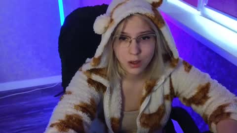 Snapshot of brandy__stars chatting on 02.20.25 Belle online show from 02.20.25