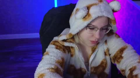 Snapshot of brandy__stars chatting on 02.24.25 Belle online show from 02.24.25