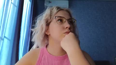 Snapshot of brandy__stars chatting on 09.19.25 Belle online show from 09.19.25