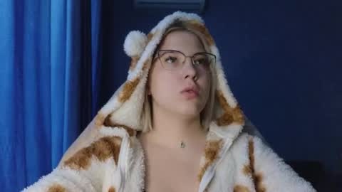 Snapshot of brandy__stars chatting on 10.03.25 Belle online show from 10.03.25