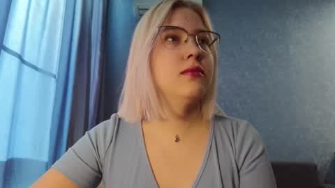 Snapshot of brandy__stars chatting on 10.18.25 Belle online show from 10.18.25