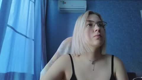 Snapshot of brandy__stars chatting on 10.19.25 Belle online show from 10.19.25