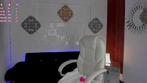 Snapshot of breex_ chatting on 01.15.25 Breex online show from 01.15.25