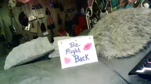 Snapshot of breezywinds963 chatting on 10.31.25 breezywinds963 online show from 10.31.25