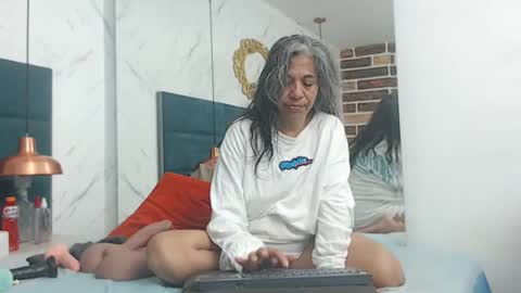 Snapshot of brenda_velasquez chatting on 11.17.25 BRENDA VELASQUEZ online show from 11.17.25