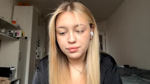 Mia   online show from 04.06.26