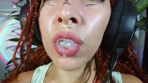 Snapshot of bri_von_dhara_ chatting on 04.08.26 Bri online show from 04.08.26