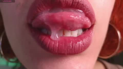 Snapshot of bri_von_dhara_ chatting on 05.18.26 Bri online show from 05.18.26