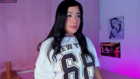 Snapshot of briana11_ chatting on 10.06.25 briana11_ online show from 10.06.25