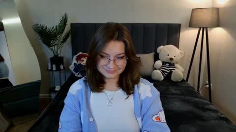 Snapshot of briarwynn chatting on 11.21.25 briarwynn online show from 11.21.25