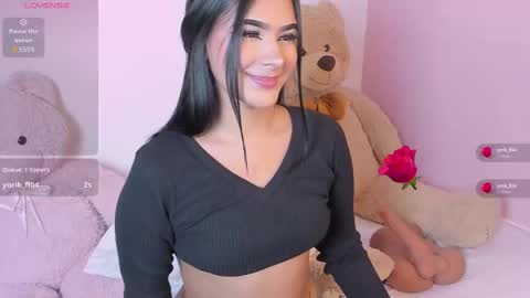 Snapshot of britanylin__ chatting on 10.16.25 britanylin__ online show from 10.16.25