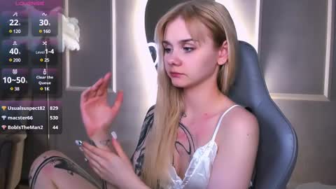 Snapshot of britney_lynch chatting on 03.06.25 Britney online show from 03.06.25