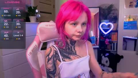 Snapshot of britney_lynch chatting on 10.05.25 Britney online show from 10.05.25