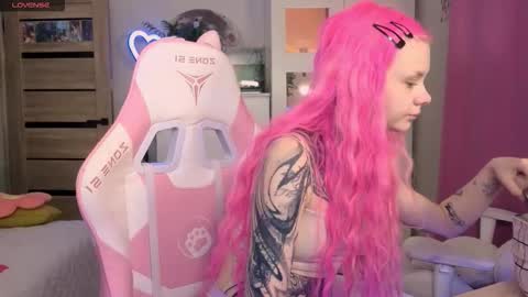 Snapshot of britney_lynch chatting on 10.17.25 Britney online show from 10.17.25