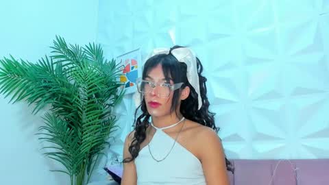 Snapshot of briyit_doll chatting on 01.04.25 BRIYIT online show from 01.04.25