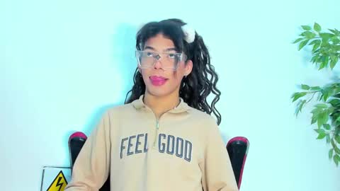 Snapshot of briyit_doll chatting on 02.18.25 BRIYIT online show from 02.18.25