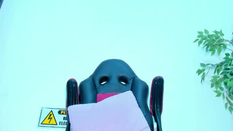 Snapshot of briyit_doll chatting on 02.20.25 BRIYIT online show from 02.20.25