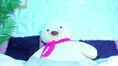 Snapshot of briyit_doll chatting on 10.01.25 BRIYIT online show from 10.01.25