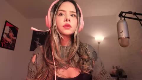 Snapshot of brooklyn_baby_ chatting on 01.10.26 Nat Independent model Please help me to reach 200 thumbs up online show from 01.10.26