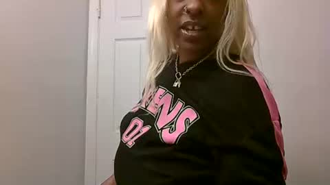 Snapshot of brooklyninfinity chatting on 11.16.25 brooklyninfinity online show from 11.16.25