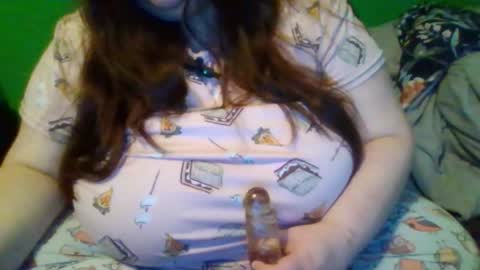 Snapshot of browneyedbeauty6969 chatting on 11.25.25 Beauty online show from 11.25.25