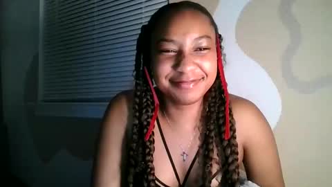 Snapshot of brownsugarcutie3 chatting on 05.12.26 Brownsuagrcutie online show from 05.12.26