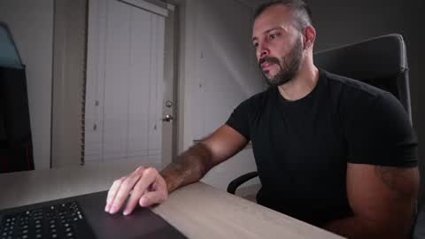 Snapshot of brucestryker chatting on 12.28.24 onlyfans BRUCESTRYKER online show from 12.28.24