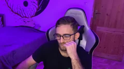 Snapshot of brulink103 chatting on 09.12.25 ganjatalks online show from 09.12.25