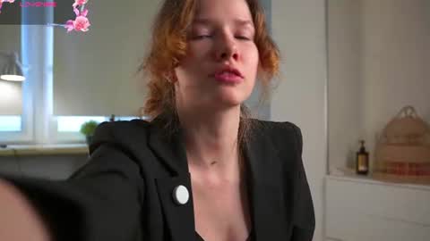 Snapshot of brunaeveritt chatting on 06.30.26 Tess online show from 06.30.26