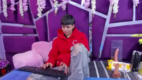 Snapshot of bruno_cruz chatting on 11.28.25 Bruno Cruz online show from 11.28.25