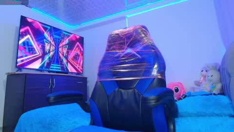 BRYAM INDEPENDENT MODEL online show from 01.04.25