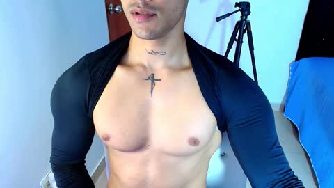 Snapshot of bryan_boy_ chatting on 10.10.25 bryan online show from 10.10.25