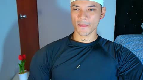 Snapshot of bryan_boy_ chatting on 11.05.25 bryan online show from 11.05.25