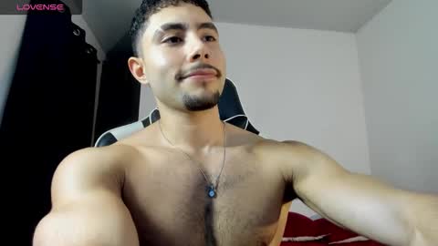 Snapshot of bryan_oficials chatting on 12.05.25 bryan_oficials online show from 12.05.25