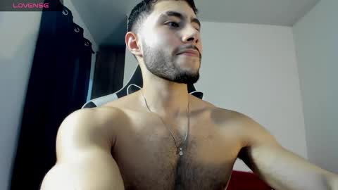 Snapshot of bryan_oficials chatting on 12.15.25 bryan_oficials online show from 12.15.25