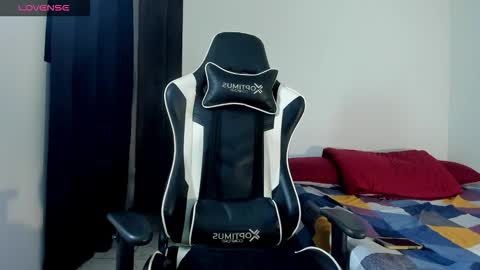 Snapshot of bryan_oficials chatting on 12.17.25 bryan_oficials online show from 12.17.25