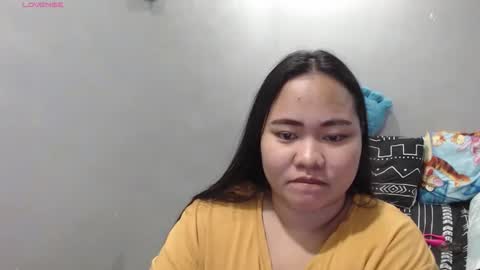 Snapshot of bubblebuttpinay chatting on 11.26.25 Sunshine online show from 11.26.25