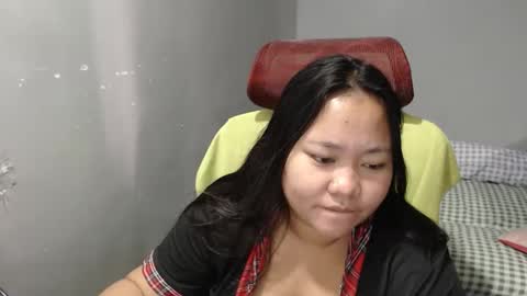 Snapshot of bubblebuttpinay chatting on 02.15.26 Sunshine online show from 02.15.26