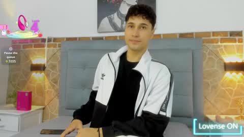 Snapshot of buddy_whitte chatting on 02.26.25 Buddy Whitte online show from 02.26.25