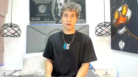 Snapshot of buddy_whitte chatting on 10.24.25 Buddy Whitte online show from 10.24.25