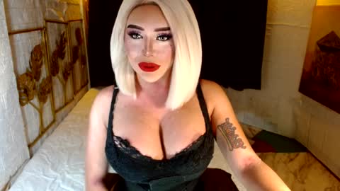 Snapshot of buena_fortuna chatting on 09.10.25 Lucienne online show from 09.10.25