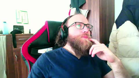 Snapshot of buhalteris chatting on 05.19.26 Lukas online show from 05.19.26