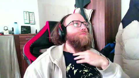 Snapshot of buhalteris chatting on 05.20.26 Lukas online show from 05.20.26