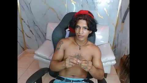 Snapshot of bull_cam chatting on 02.01.26 bull_cam online show from 02.01.26